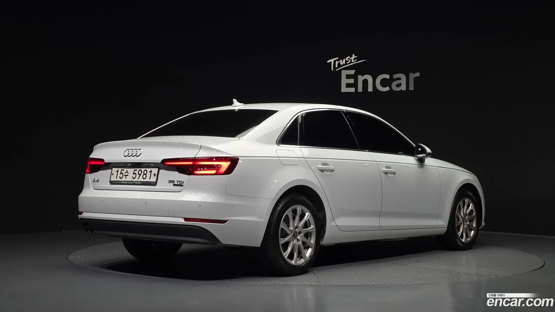 Main__Slider__Photo:A4 Audi 2018.10-1