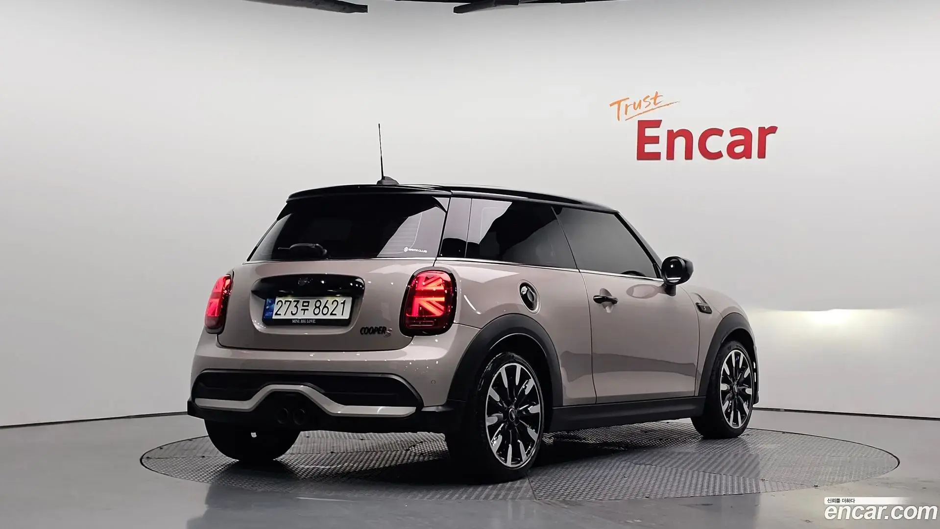 Main__Slider__Photo:Cooper Mini 2022.10-1