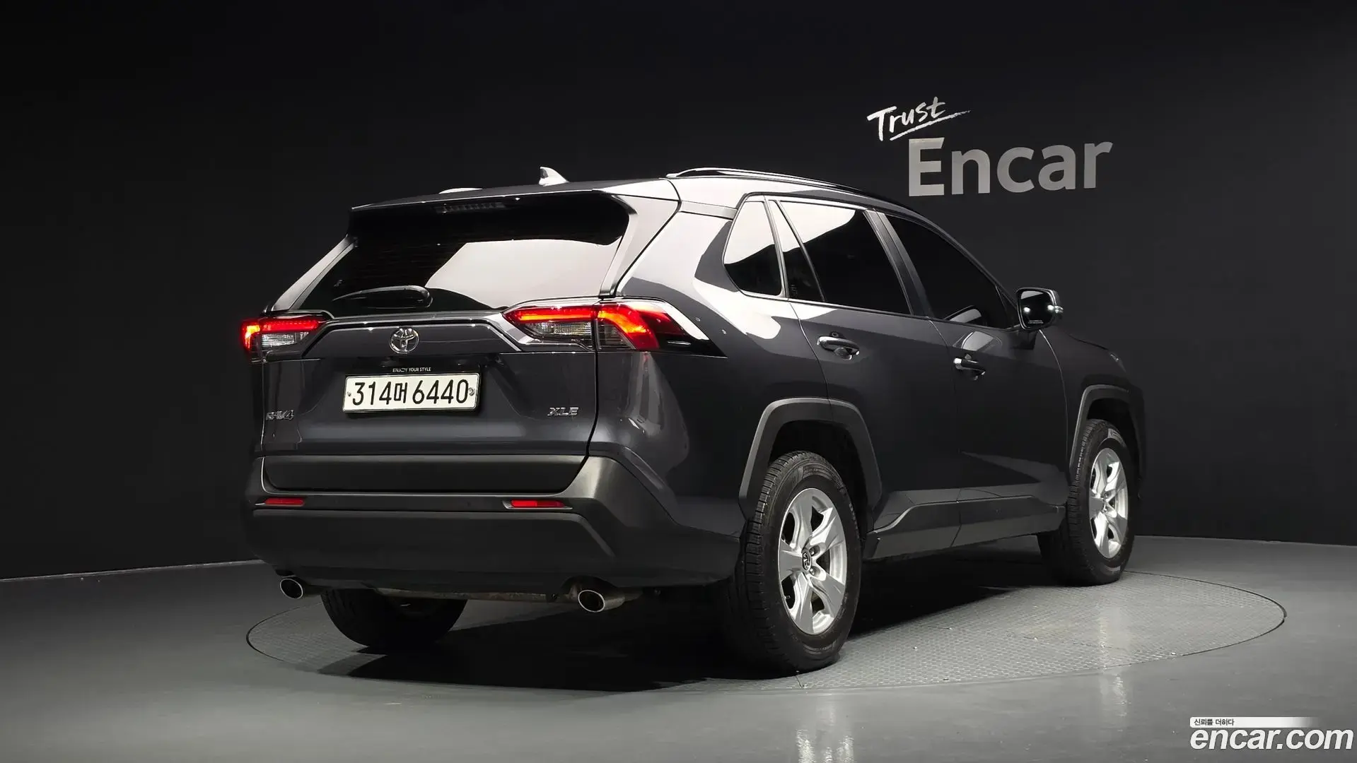 Main__Slider__Photo:RAV4 Toyota 2019.11-1