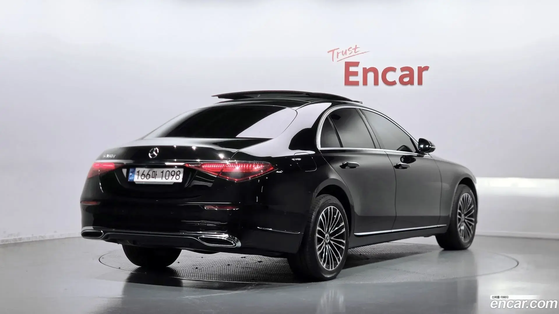 Main__Slider__Photo:S-Class Mercedes-Benz 2021.10-1
