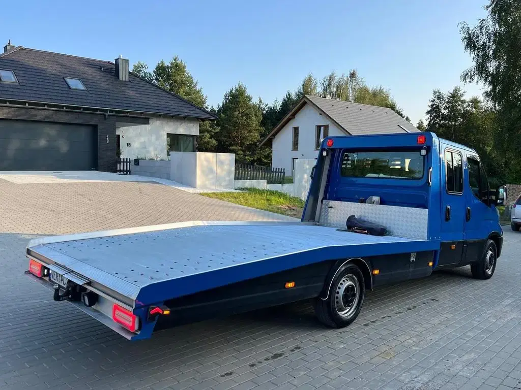 Main__Slider__Photo:Iveco Other Daily 2.3 D Schlepper KLIMA 7 Pers. TÜV 10/26 06/2018-1