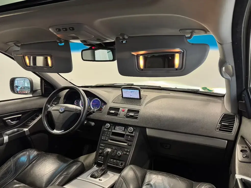 Main__Slider__Photo:Volvo XC90 2.4 D5 R-Design AWD|7-SITZER|STANDHZG|GSD| 01/2012-1