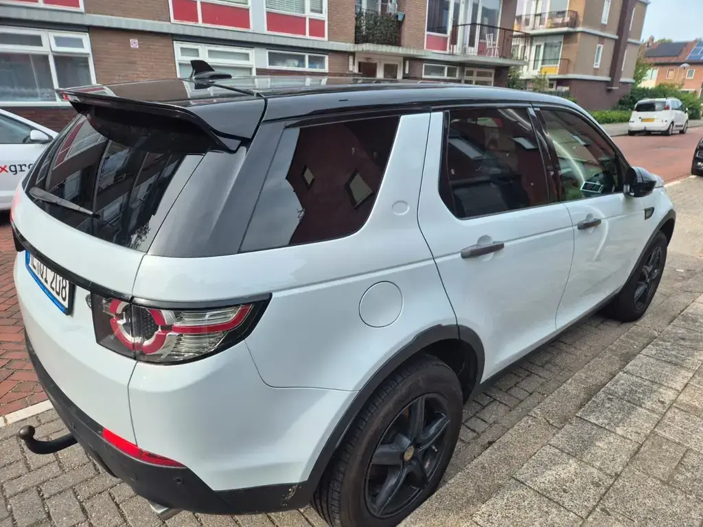 Main__Slider__Photo:Land Rover Discovery Sport TD4 132kW 4WD HSE HSE 10/2016-1