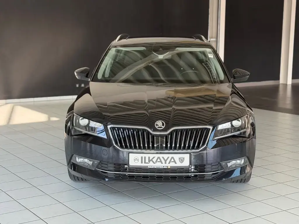 Main__Slider__Photo:Skoda Superb Combi Style 12/2015-1