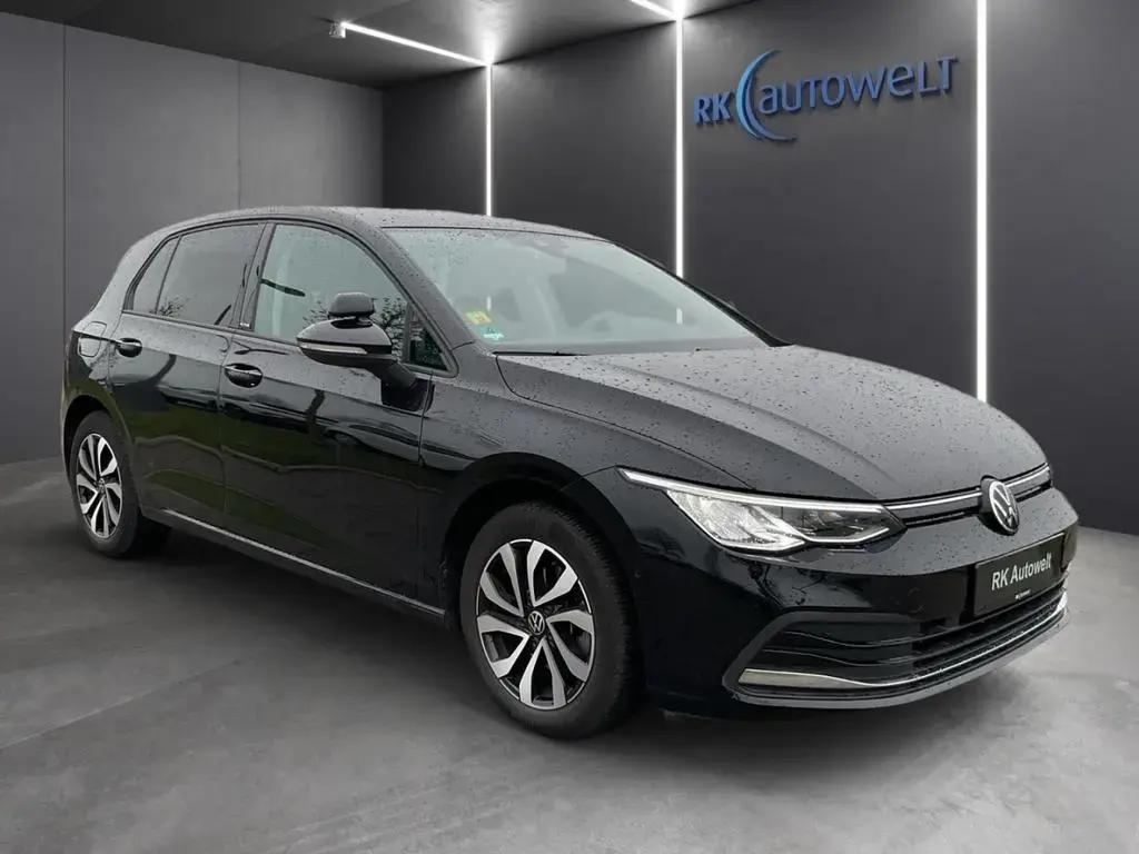 Main__Slider__Photo:Volkswagen Golf 8 VIII Active 1.5 eTSI AHK-klappbar Navi Ap 10/2021-1