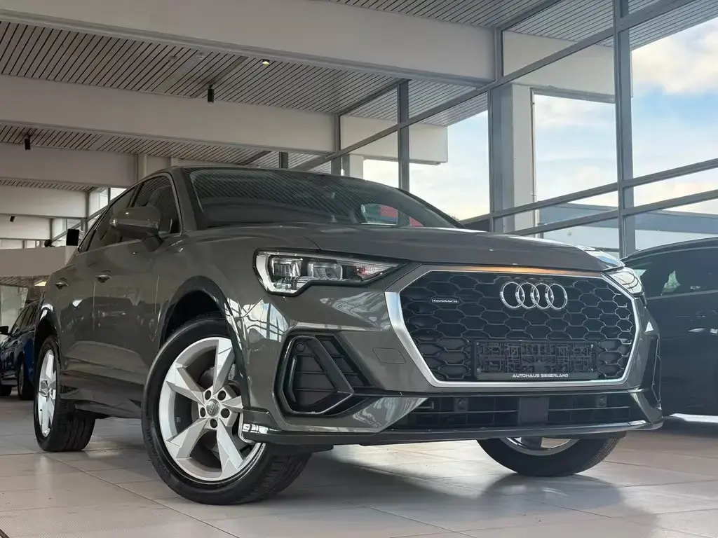 Main__Slider__Photo:Audi Q3 Sportback 45 TFSI quattro basis*BiXenon*Leder 08/2020-1