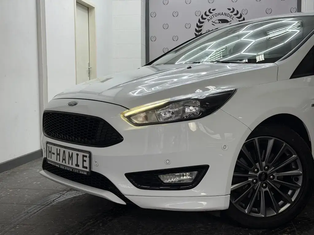 Main__Slider__Photo:Ford Focus TOURNIER ST-LINE AUTO NAVI SZHG L-HZG 1-HA 03/2017-1