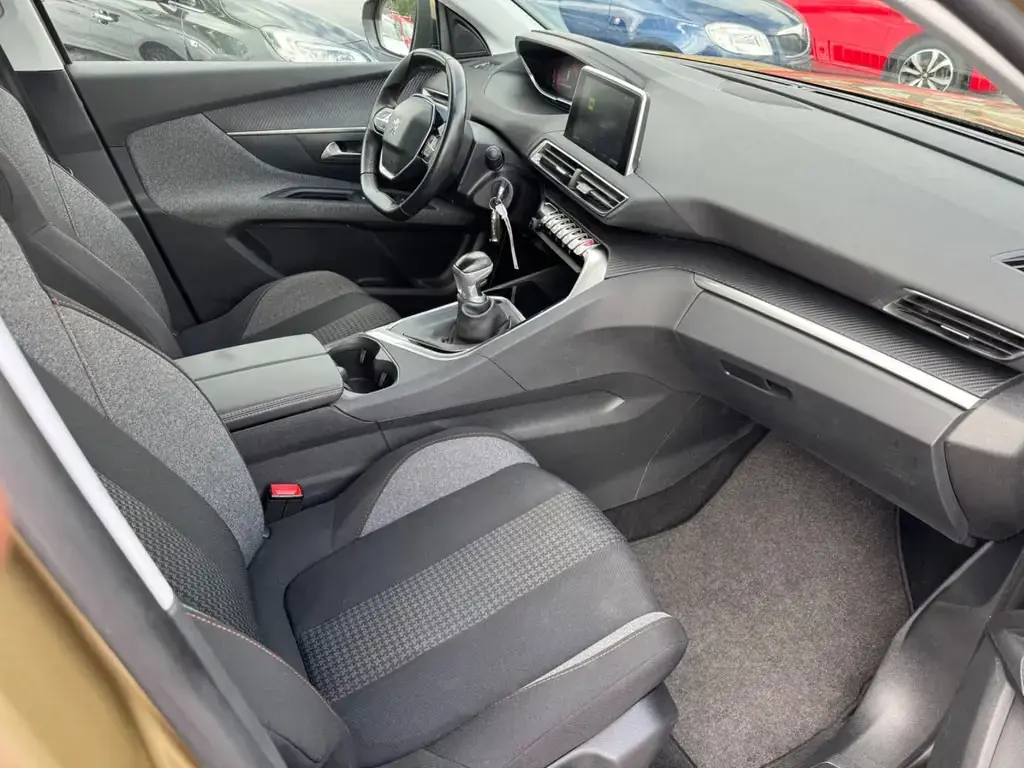 Main__Slider__Photo:Peugeot 5008 Active 1,2 Ltr. - 96 kW 12V e-THP / Kamera 07/2017-1
