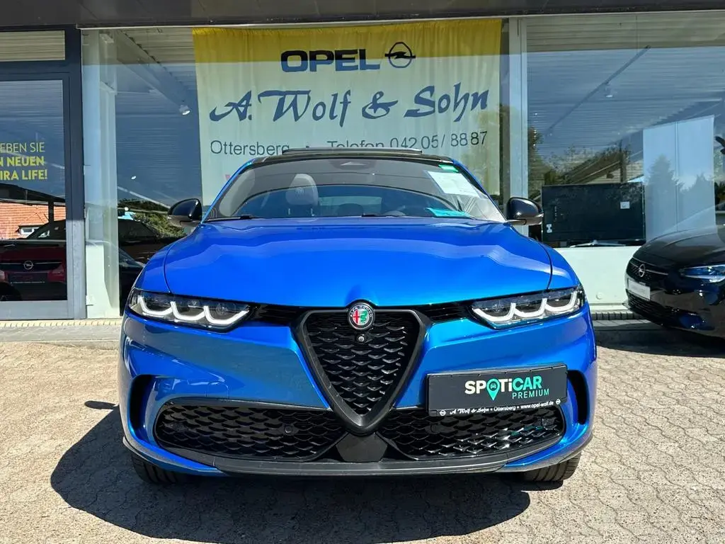 Main__Slider__Photo:Alfa Romeo Tonale Veloce Plug-In-Hybrid AWD Leder+NAVI+PANO 11/2023-1
