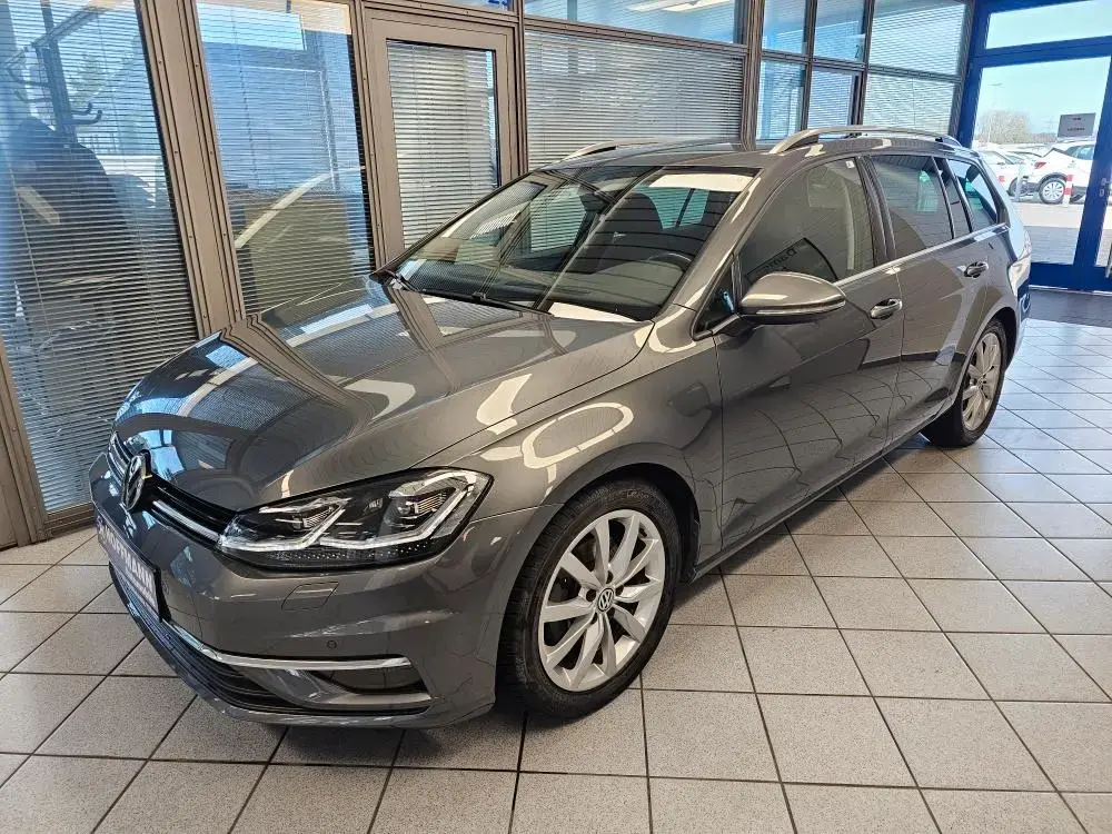Main__Slider__Photo:Volkswagen Golf Highline LED,PDC,Navi,Sitzheizung 04/2018-1