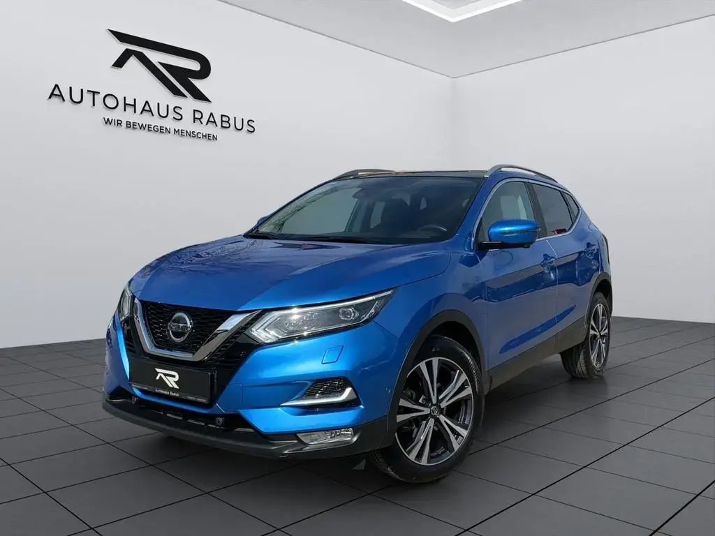 Main__Slider__Photo:Nissan Qashqai 1.3 DIG-T N-CONNECTA AT Navi Pano SHZ LE 09/2019-1