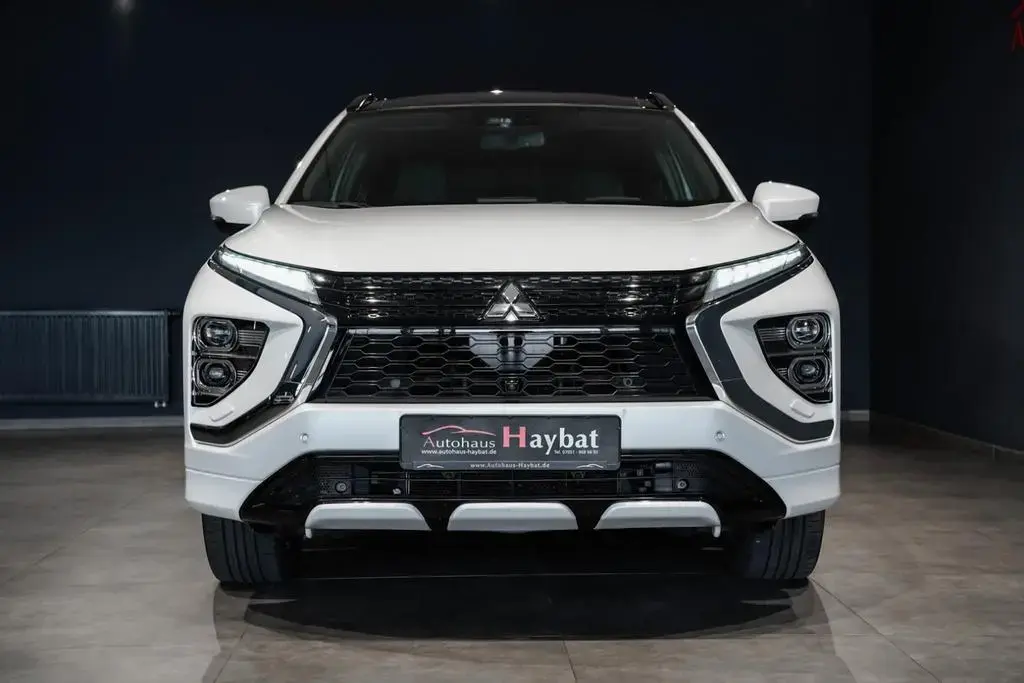 Main__Slider__Photo:Mitsubishi Eclipse Cross Top Hybrid 4WD Pano-HeadUp 01/2021-1