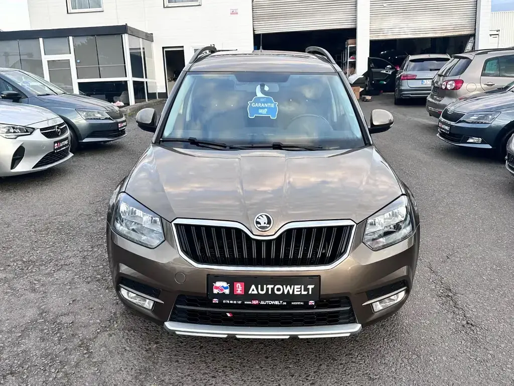 Main__Slider__Photo:Skoda Yeti Automatik 110PS Klima SitzHeizung Navi AHK 08/2015-1