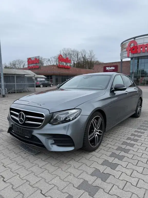 Main__Slider__Photo:Mercedes-Benz E-Class 350e AVANTGARDE LED/AMG-Line/Nappa-Leder/Pano 05/2018-1