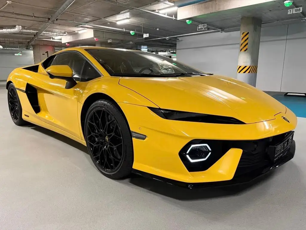 Main__Slider__Photo:Lamborghini Temerario GIALLO CARBON INT&EXT LIFT MY26 NEWCAR null-1