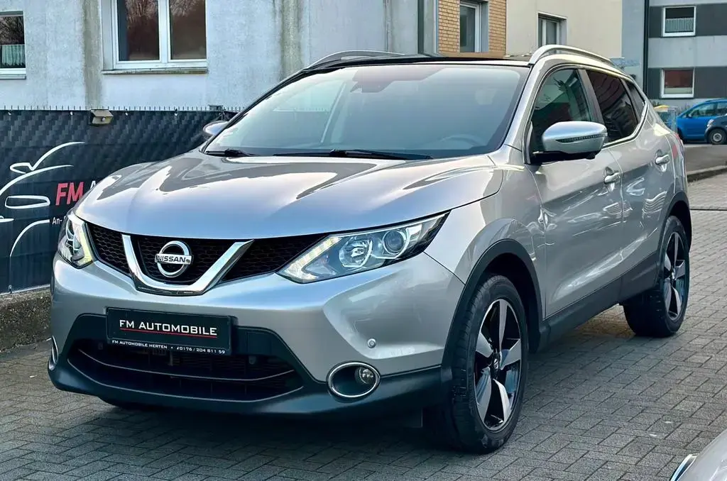 Main__Slider__Photo:Nissan Qashqai 360° *PANORAMA*ASSISTENTEN*LED* 09/2015-1