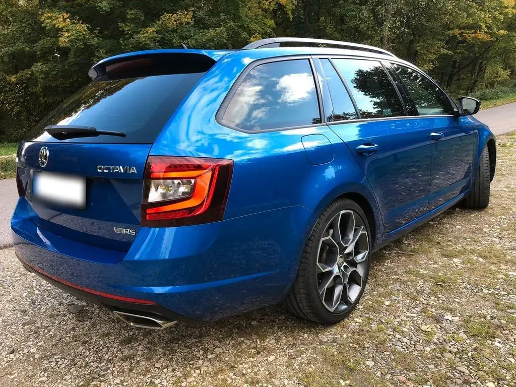Main__Slider__Photo:Skoda Octavia RS*Standhzg*Pano*19LM 04/2019-1