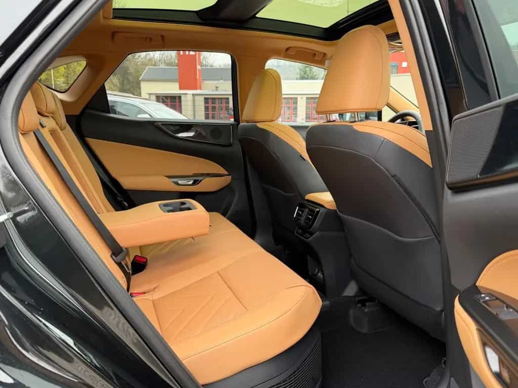 Lexus NX 450h NX 450 h+ E-Executive.HUD.LED.P-Dach.360K.MY26 null-photo-16