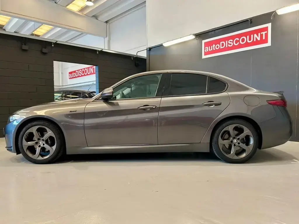 Main__Slider__Photo:Alfa Romeo Giulia 2.2 Turbodiesel 190 CV AT8 Spr 11/2020-1