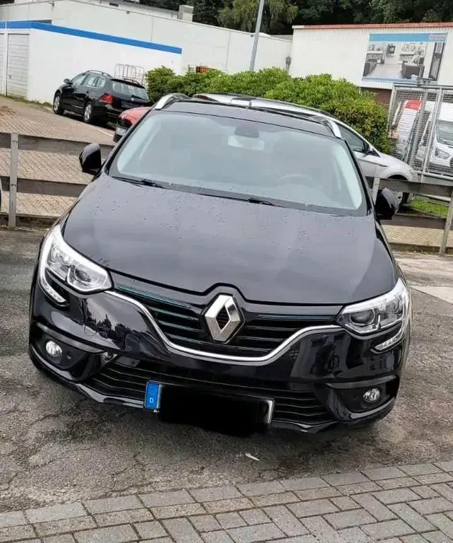 Main__Slider__Photo:Renault Megane Limited 08/2018-1