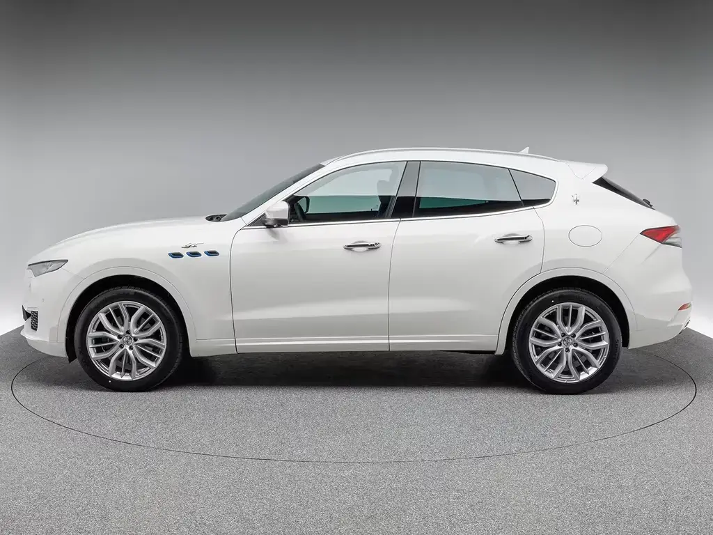 Main__Slider__Photo:Maserati Levante GT Hybrid 01/2022-1