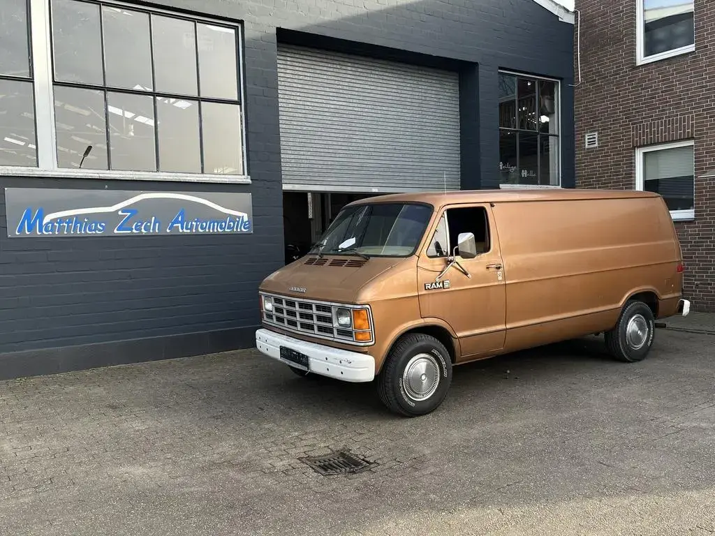 Main__Slider__Photo:Dodge Ram Van 250 Custom * Survivor im Erstlack * 07/1986-1