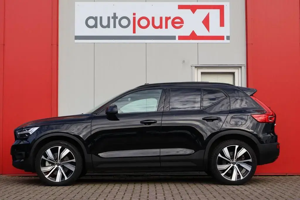 Main__Slider__Photo:Volvo XC40 Recharge Pro 70kWh | Origineel NL | Dealer 03/2022-1