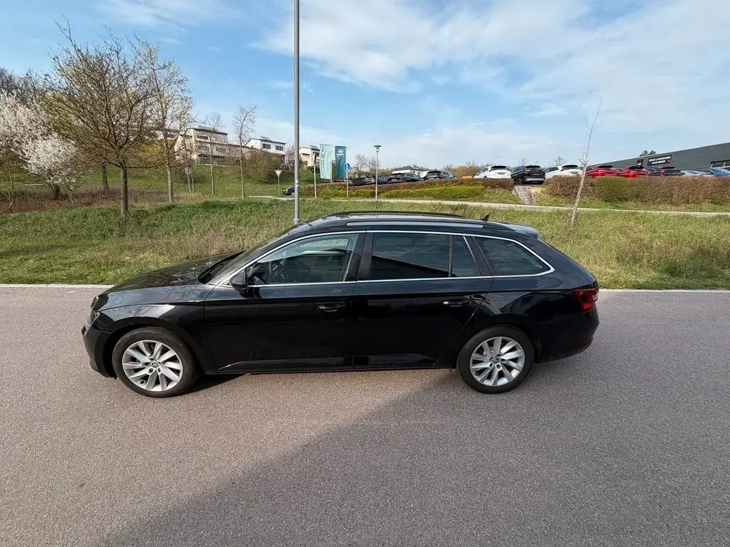 Main__Slider__Photo:Skoda Superb Kombi | 1.8 TSI 10/2018-1