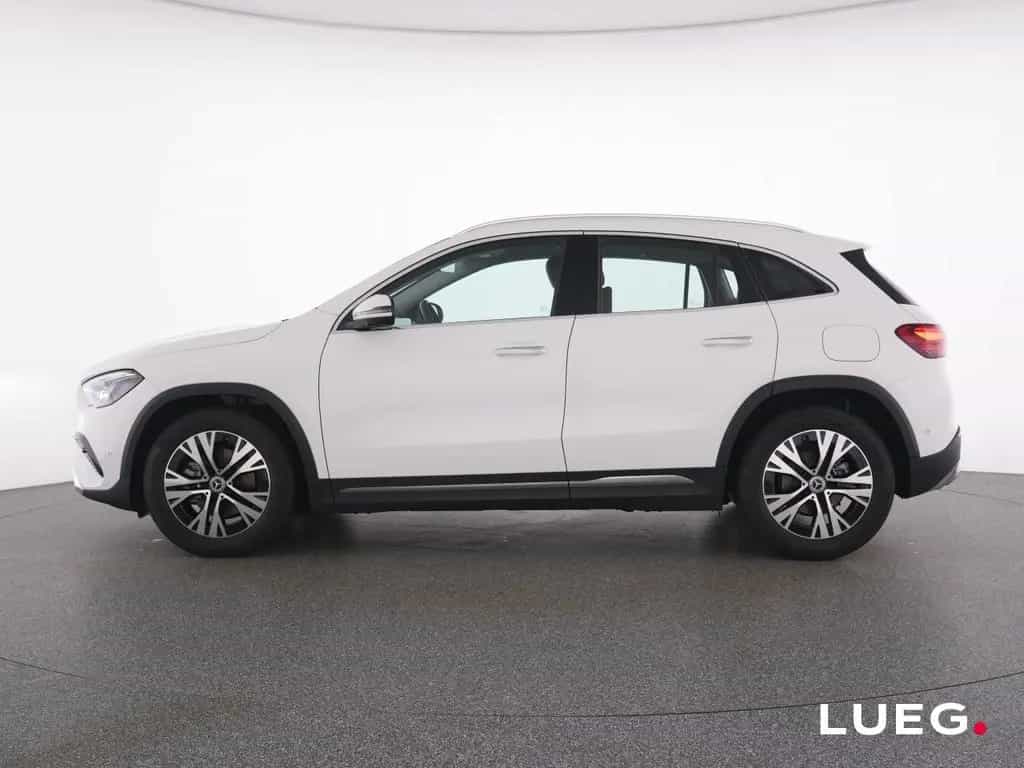 Mercedes-Benz GLA 200 Progressive+MBeam+Distronic+AHK+KeyG+360 01/2025-photo-10