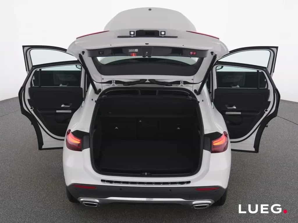 Mercedes-Benz GLA 200 Progressive+MBeam+Distronic+AHK+KeyG+360 01/2025-photo-13