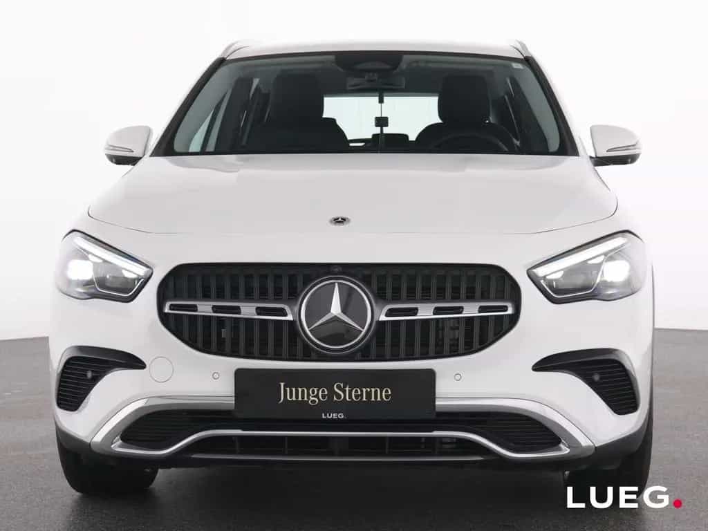 Mercedes-Benz GLA 200 Progressive+MBeam+Distronic+AHK+KeyG+360 01/2025-photo-14