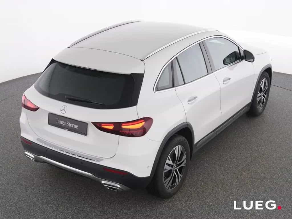 Mercedes-Benz GLA 200 Progressive+MBeam+Distronic+AHK+KeyG+360 01/2025-photo-18