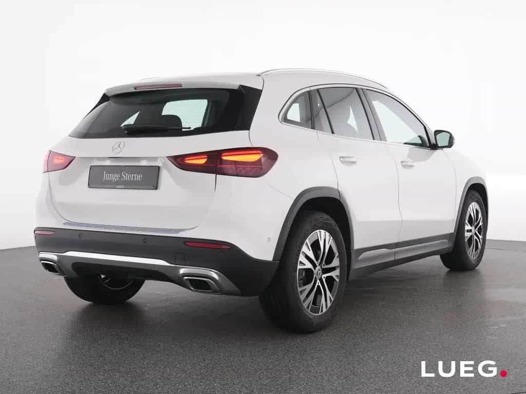 Mercedes-Benz GLA 200 Progressive+MBeam+Distronic+AHK+KeyG+360 01/2025-photo-2