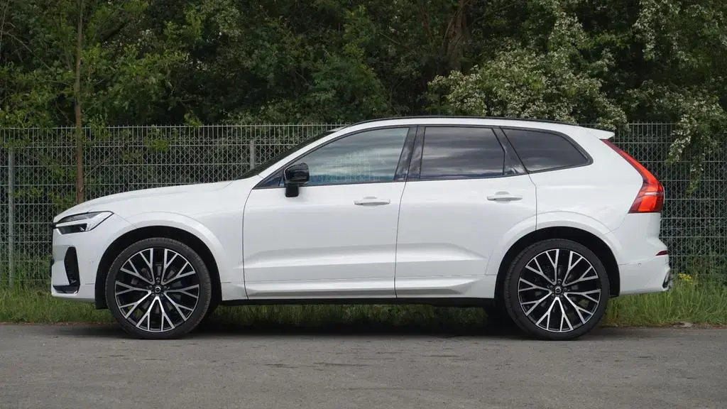 Main__Slider__Photo:Volvo XC60 B5 Plus Dark Pano/360°/AHK/PilotAss/Massage 05/2022-1