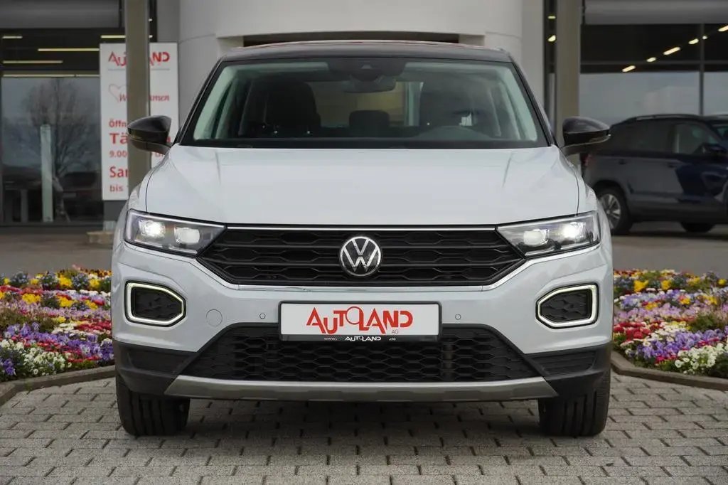 Main__Slider__Photo:Volkswagen T-Roc 1.5 16V TSI Active Standhzg. ACC LED Navi 01/2022-1