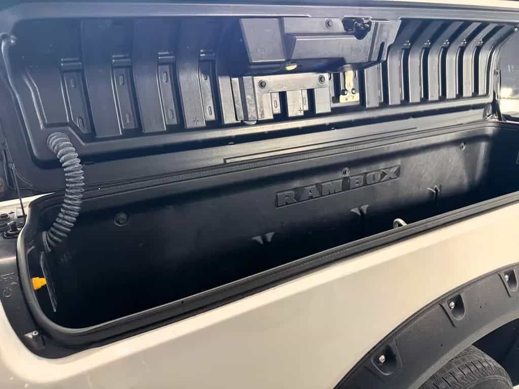 Dodge RAM 1500 5.7 Sport 4x4 / RAMBOX / SBL / AHK 01/2014-photo-23