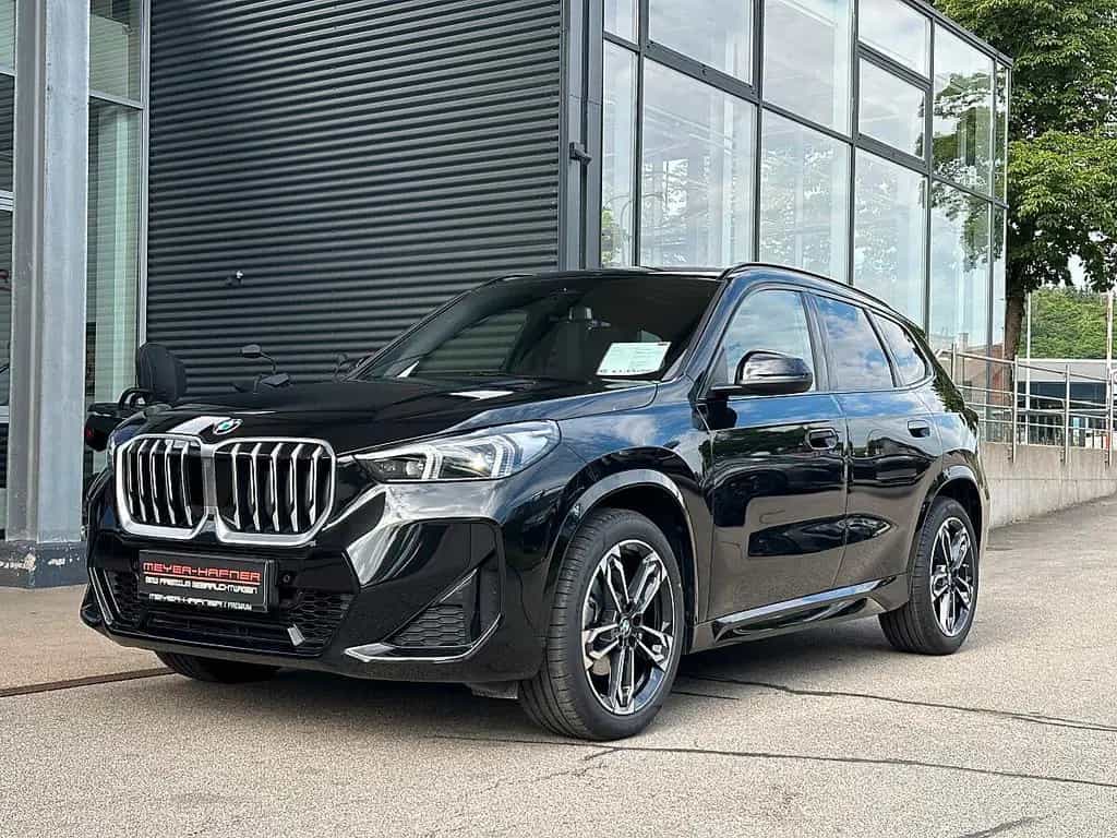 BMW X1 sDrive18i M-Paket Aut. / Pano / Sportsitze 12/2025-photo-1