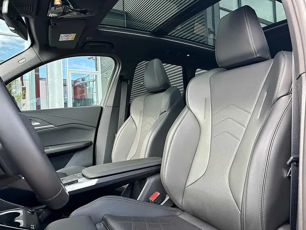 BMW X1 sDrive18i M-Paket Aut. / Pano / Sportsitze 12/2025-photo-28