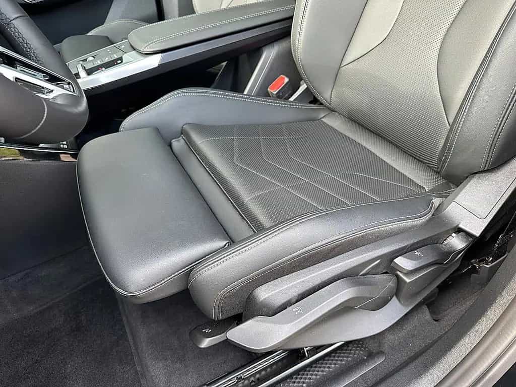 BMW X1 sDrive18i M-Paket Aut. / Pano / Sportsitze 12/2025-photo-29