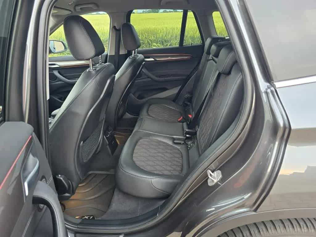 BMW X1 sDrive 20 i xLine LED Leder Alu AHK 07/2020-photo-10