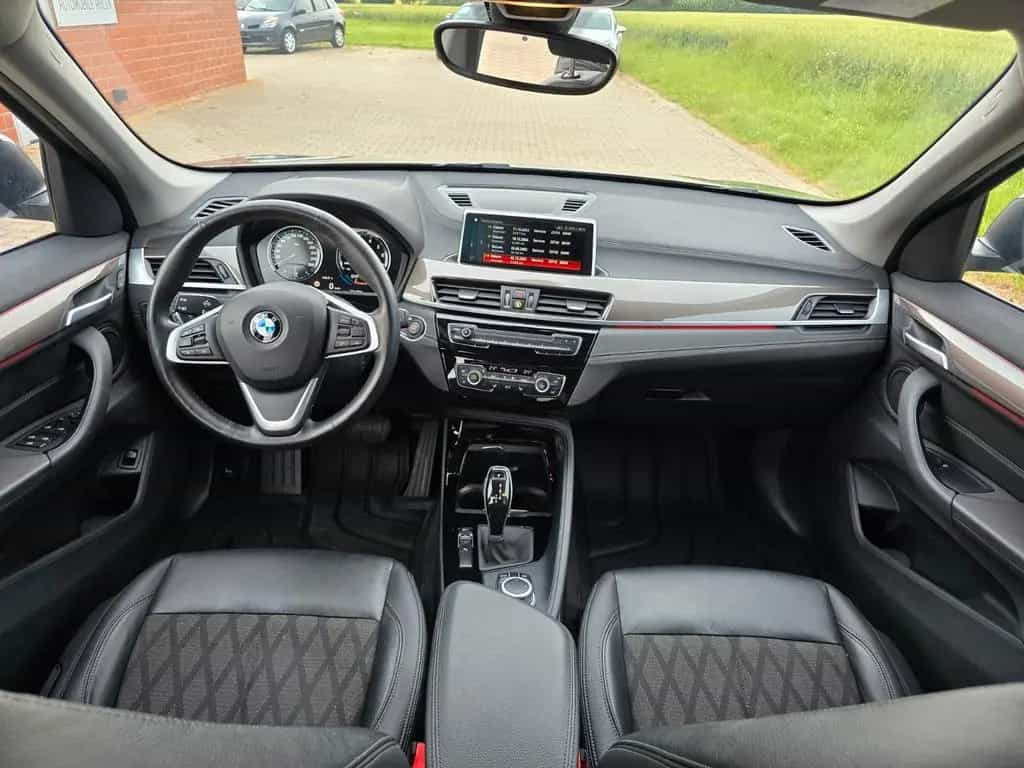 BMW X1 sDrive 20 i xLine LED Leder Alu AHK 07/2020-photo-11
