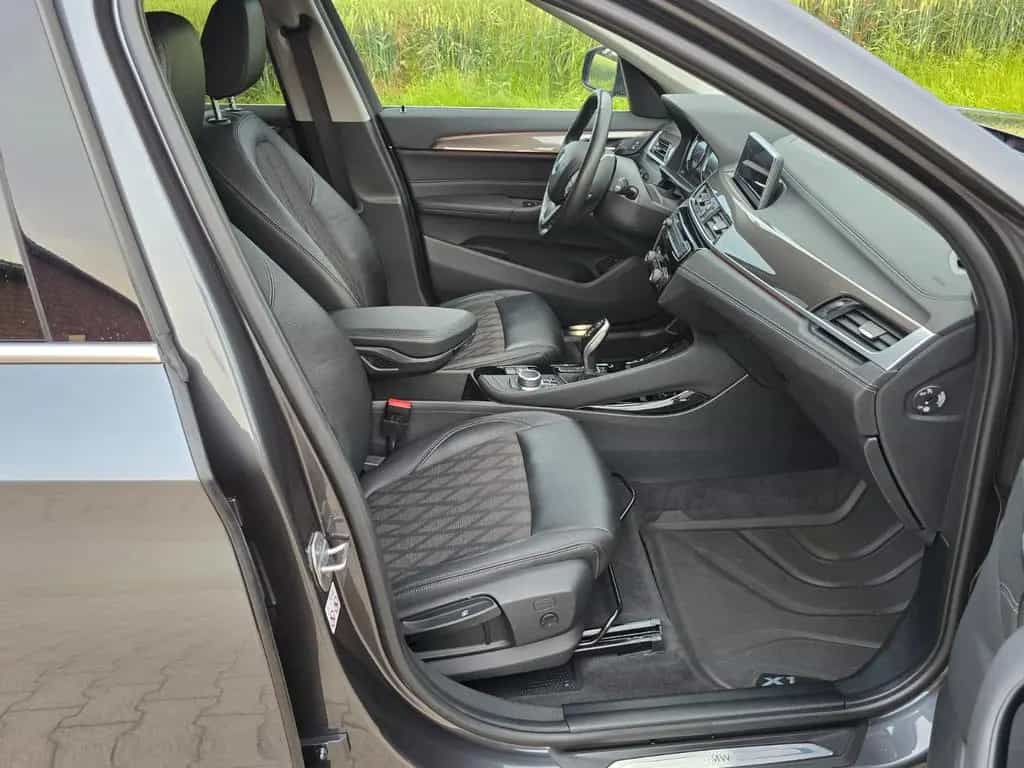BMW X1 sDrive 20 i xLine LED Leder Alu AHK 07/2020-photo-12