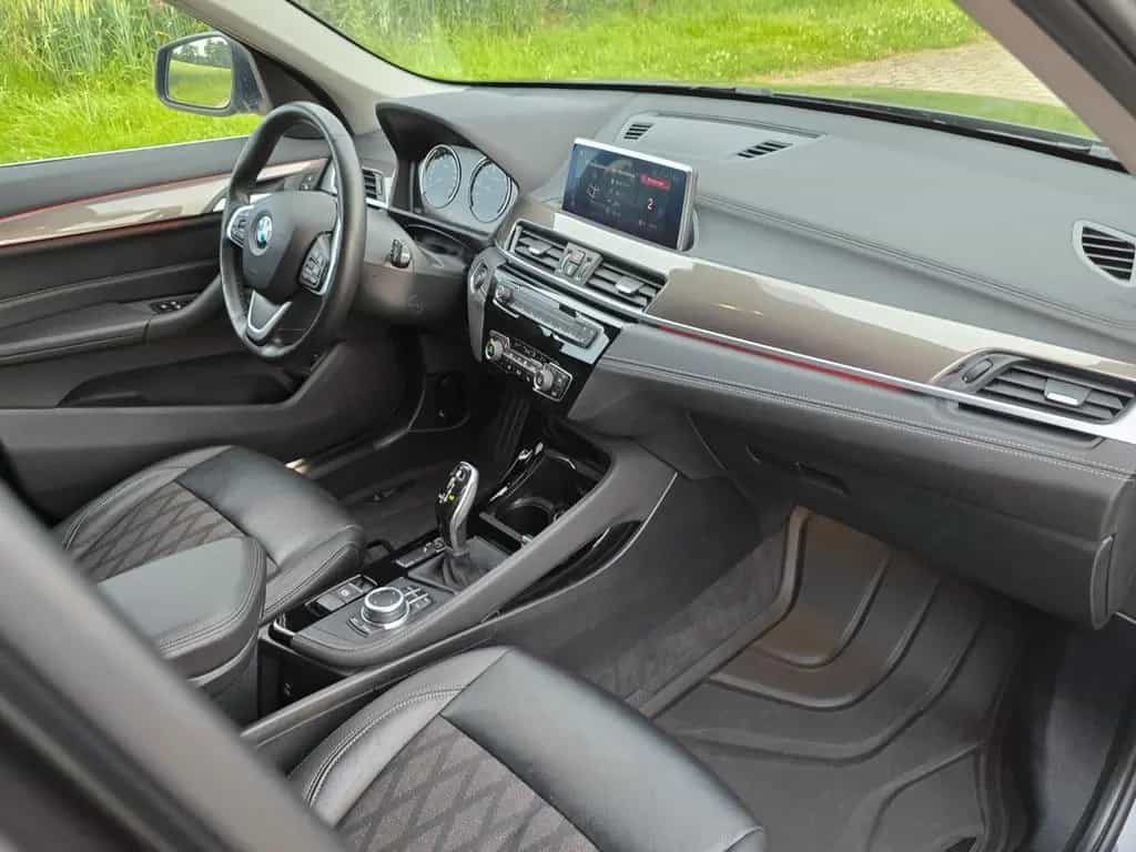 BMW X1 sDrive 20 i xLine LED Leder Alu AHK 07/2020-photo-13