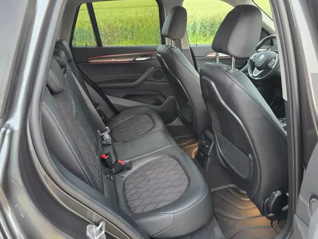 BMW X1 sDrive 20 i xLine LED Leder Alu AHK 07/2020-photo-14