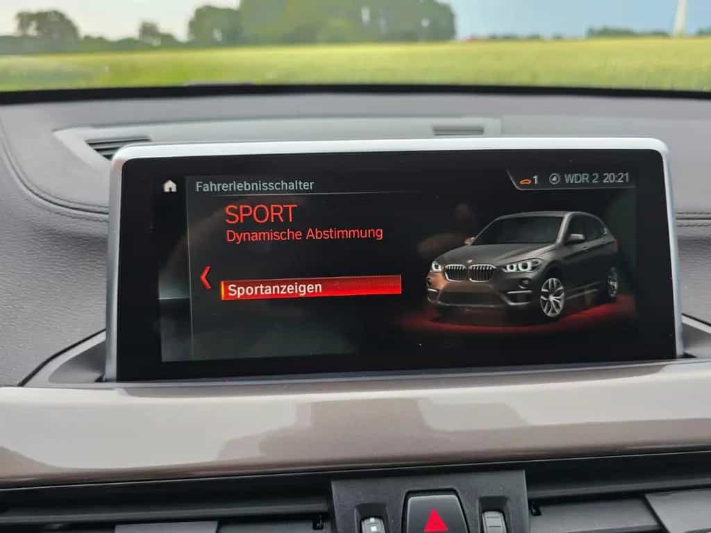 BMW X1 sDrive 20 i xLine LED Leder Alu AHK 07/2020-photo-19