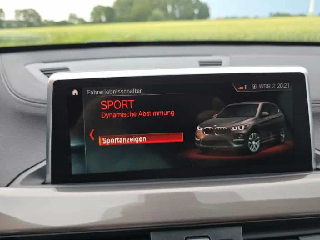 BMW X1 sDrive 20 i xLine LED Leder Alu AHK 07/2020-photo-21