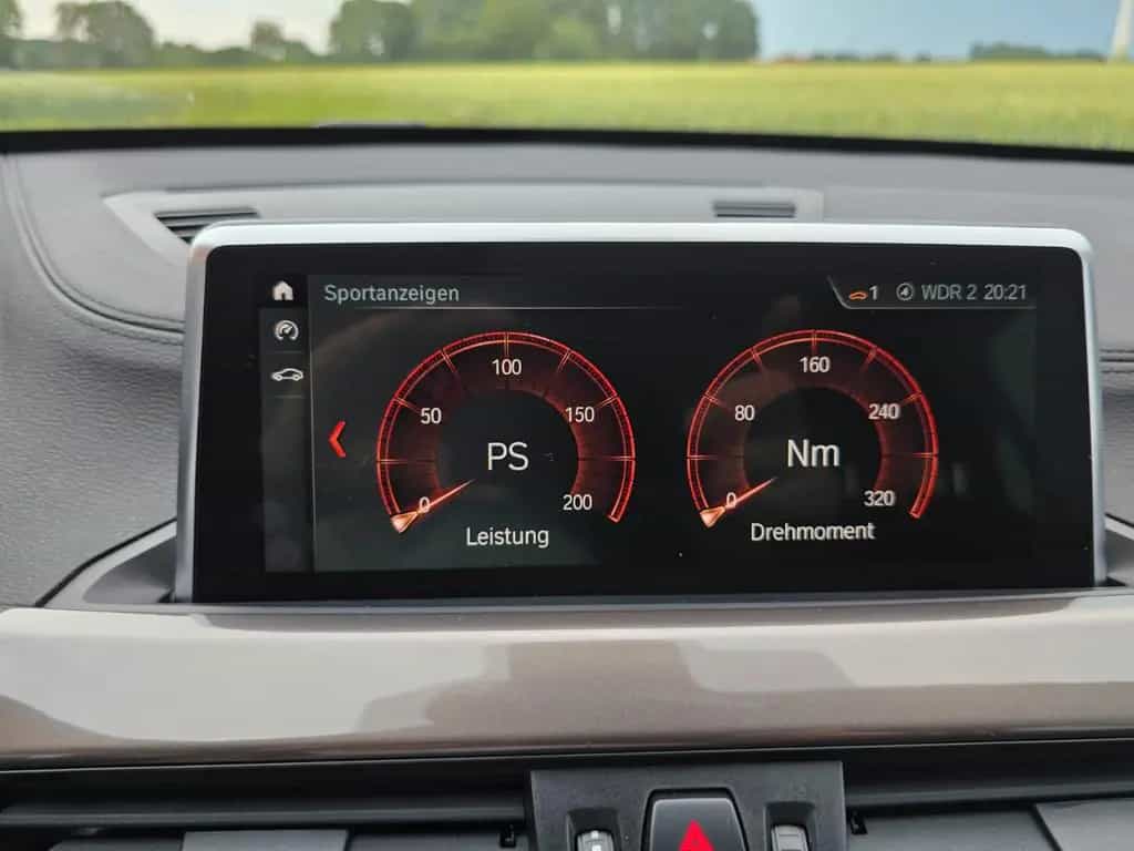 BMW X1 sDrive 20 i xLine LED Leder Alu AHK 07/2020-photo-22