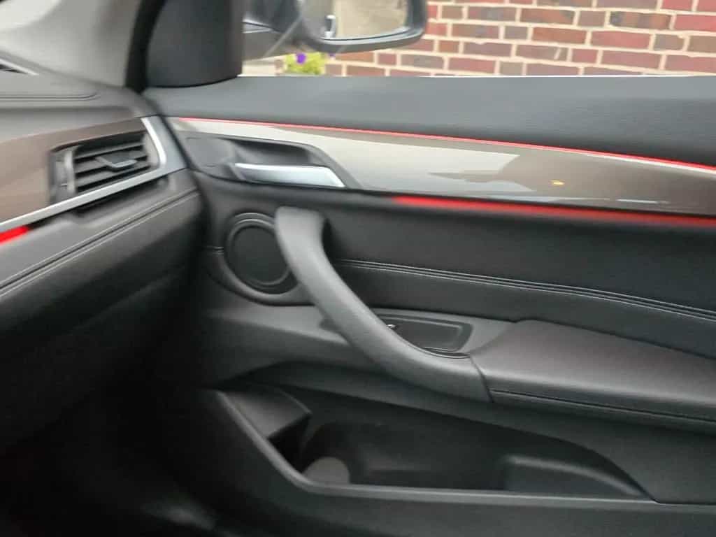 BMW X1 sDrive 20 i xLine LED Leder Alu AHK 07/2020-photo-26