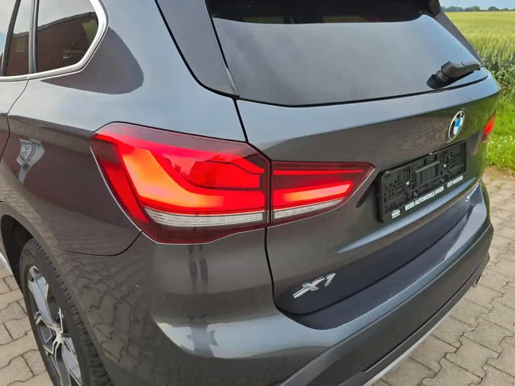 BMW X1 sDrive 20 i xLine LED Leder Alu AHK 07/2020-photo-3