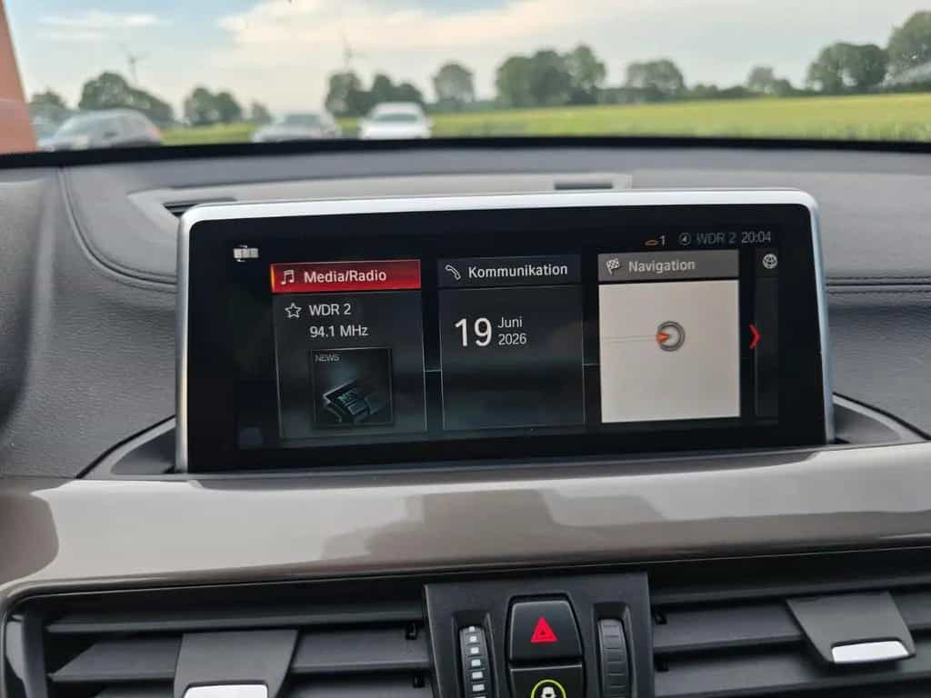BMW X1 sDrive 20 i xLine LED Leder Alu AHK 07/2020-photo-30